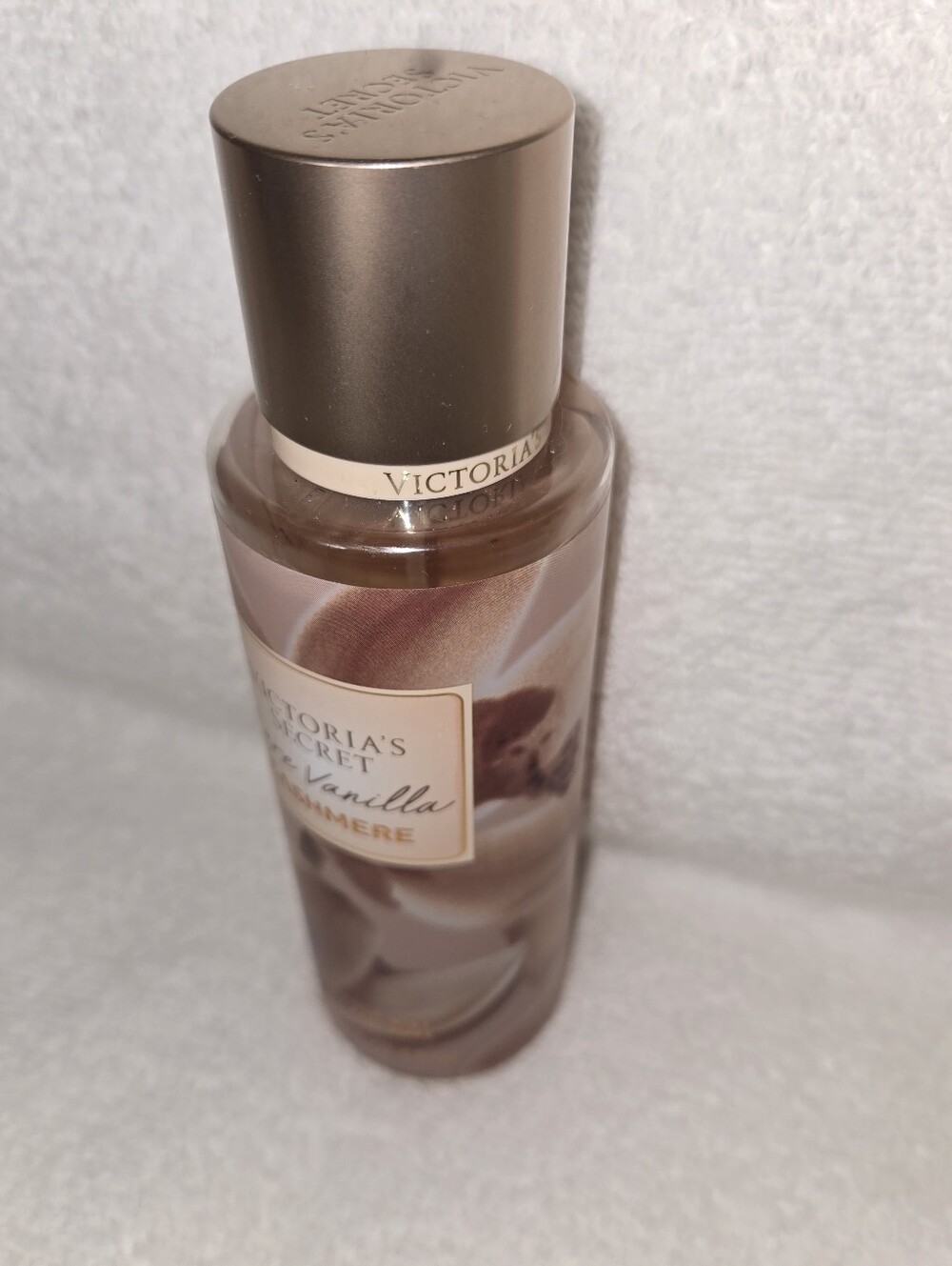 Victoria Secret - Picture 3 of 4